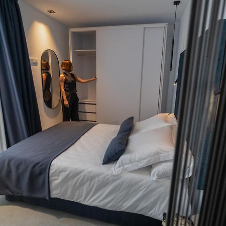 Riam Suites Apartamentos Los Palacios Y Villafranca Luaran gambar