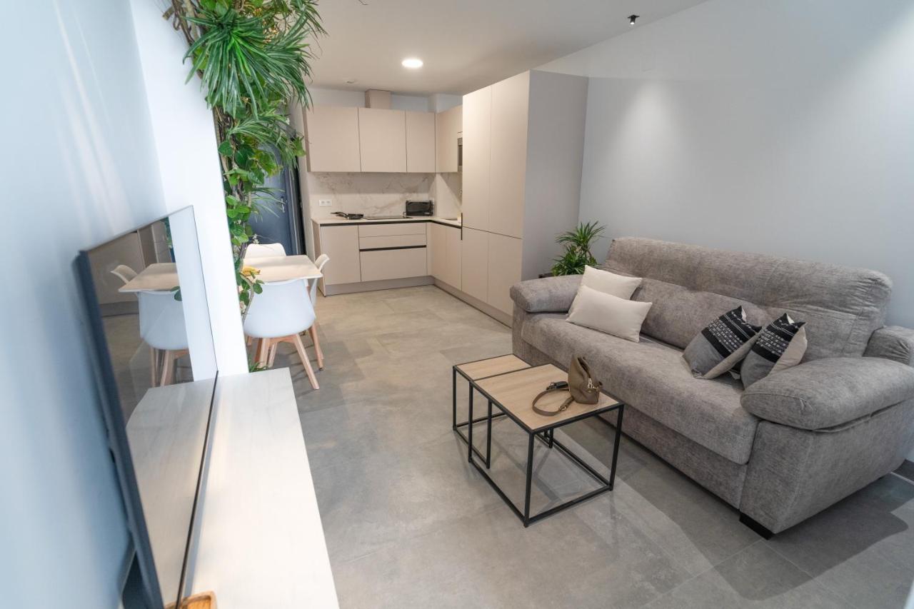 Riam Suites Apartamentos Los Palacios Y Villafranca Luaran gambar