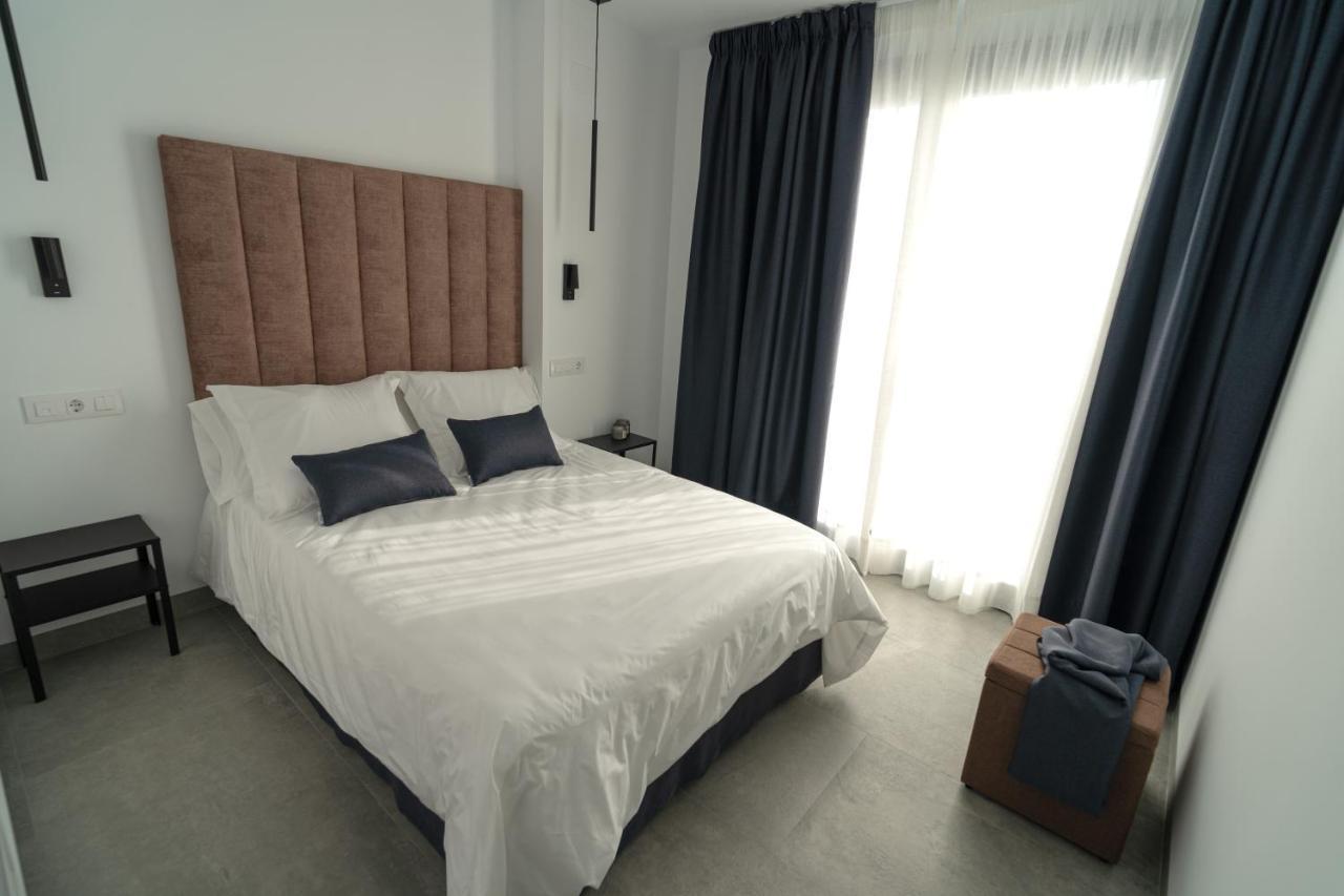 Riam Suites Apartamentos Los Palacios Y Villafranca Luaran gambar