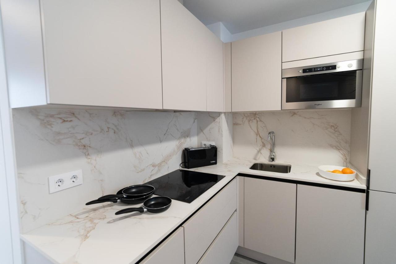 Riam Suites Apartamentos Los Palacios Y Villafranca Luaran gambar