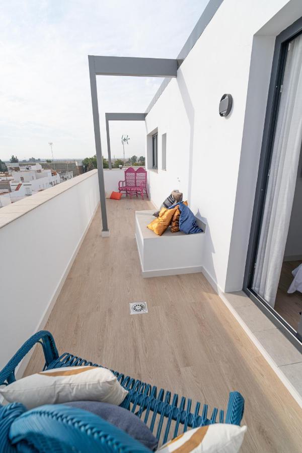 Riam Suites Apartamentos Los Palacios Y Villafranca Luaran gambar