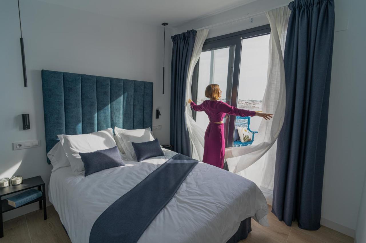 Riam Suites Apartamentos Los Palacios Y Villafranca Luaran gambar