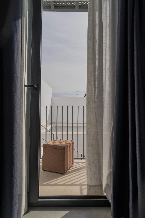 Riam Suites Apartamentos Los Palacios Y Villafranca Luaran gambar