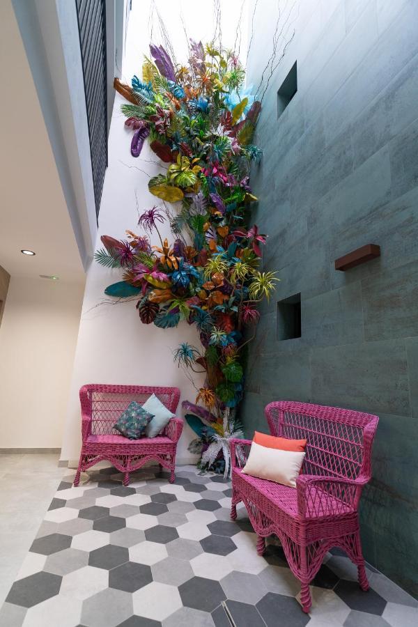 Riam Suites Apartamentos Los Palacios Y Villafranca Luaran gambar