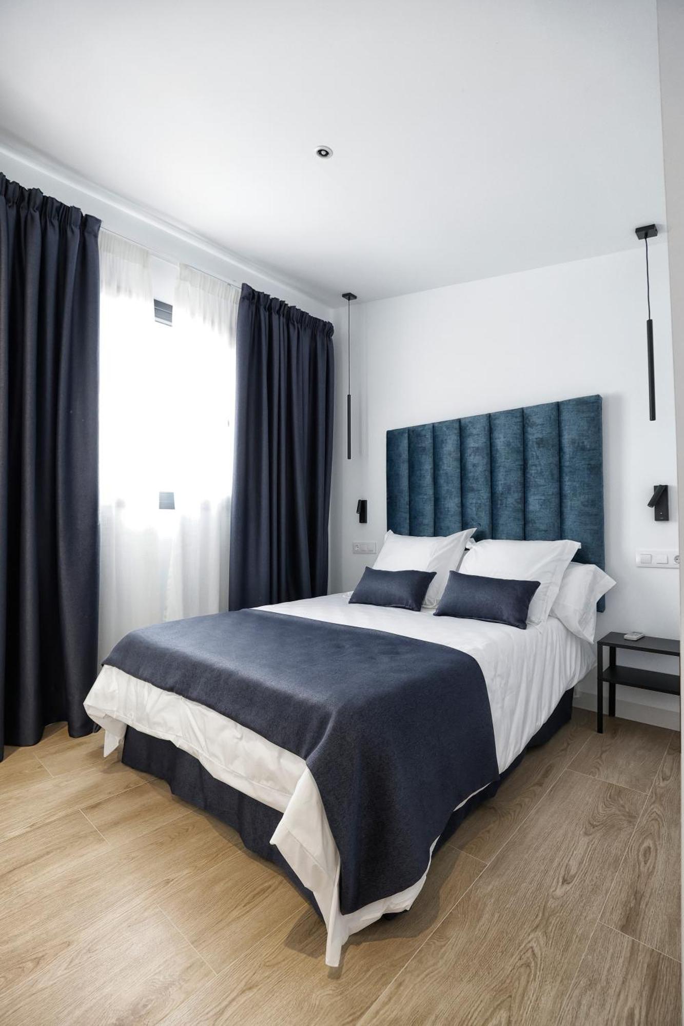 Riam Suites Apartamentos Los Palacios Y Villafranca Luaran gambar