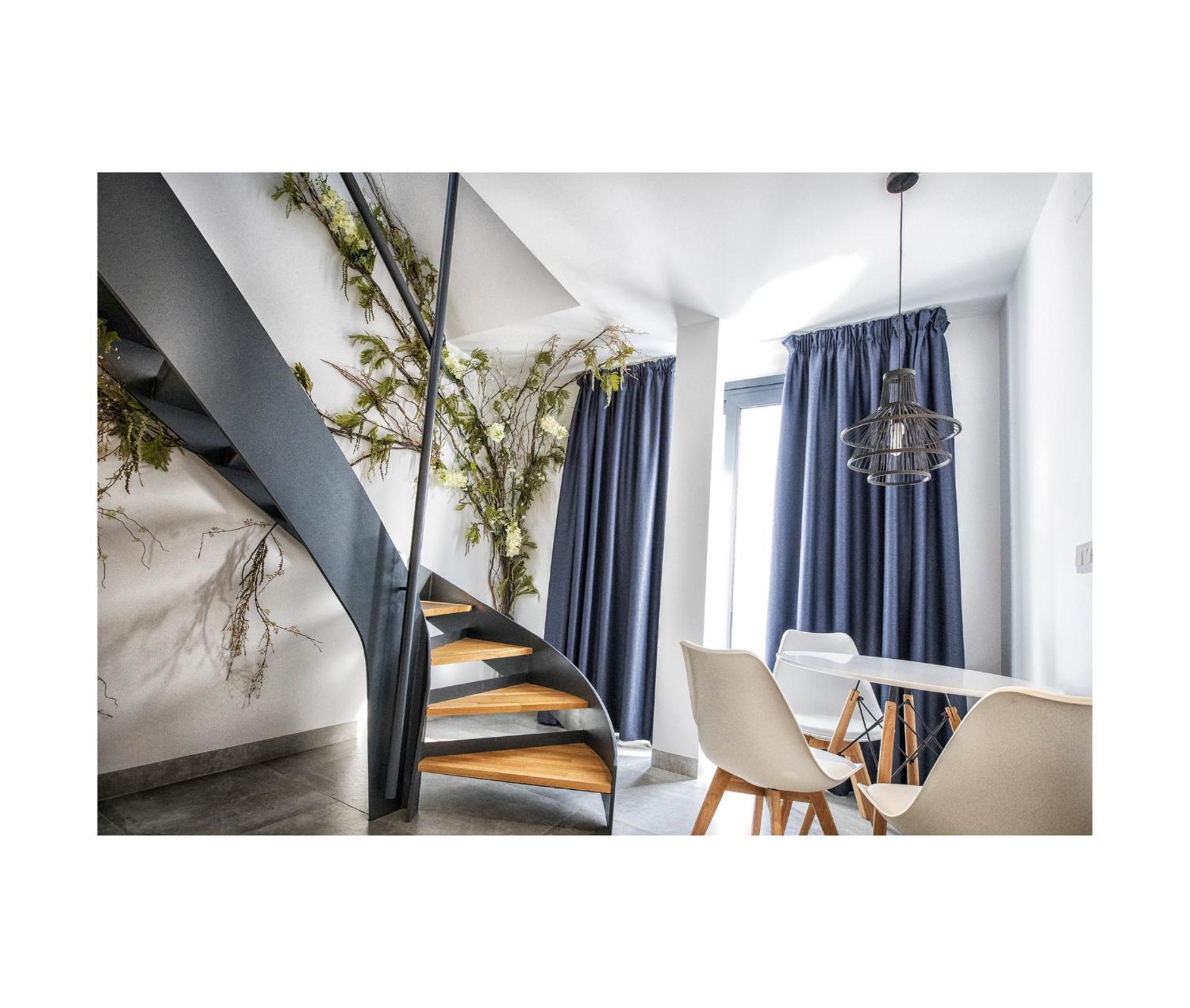 Riam Suites Apartamentos Los Palacios Y Villafranca Luaran gambar