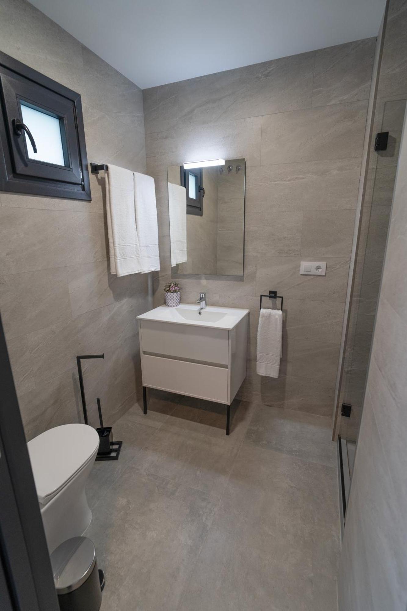 Riam Suites Apartamentos Los Palacios Y Villafranca Luaran gambar