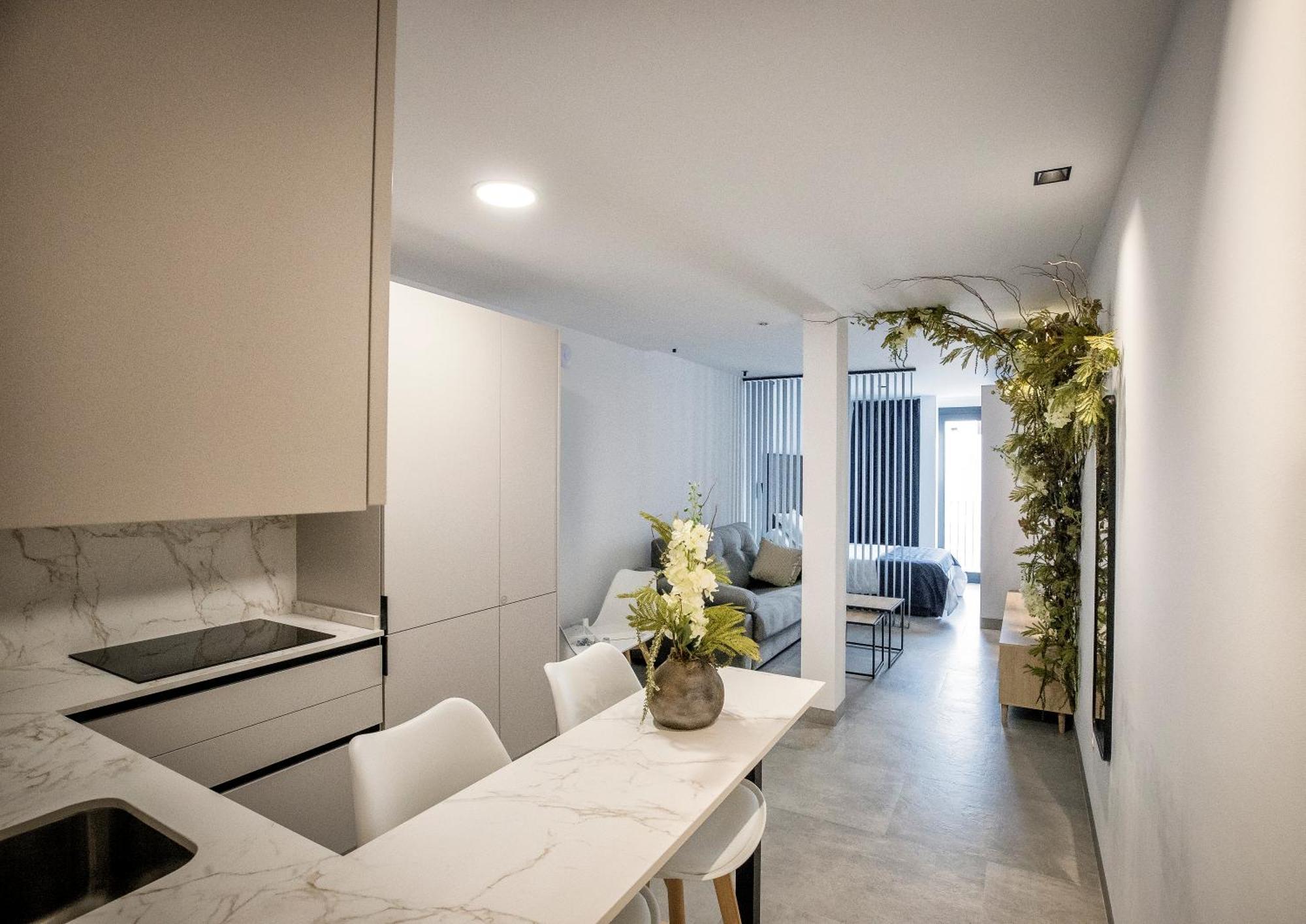 Riam Suites Apartamentos Los Palacios Y Villafranca Luaran gambar