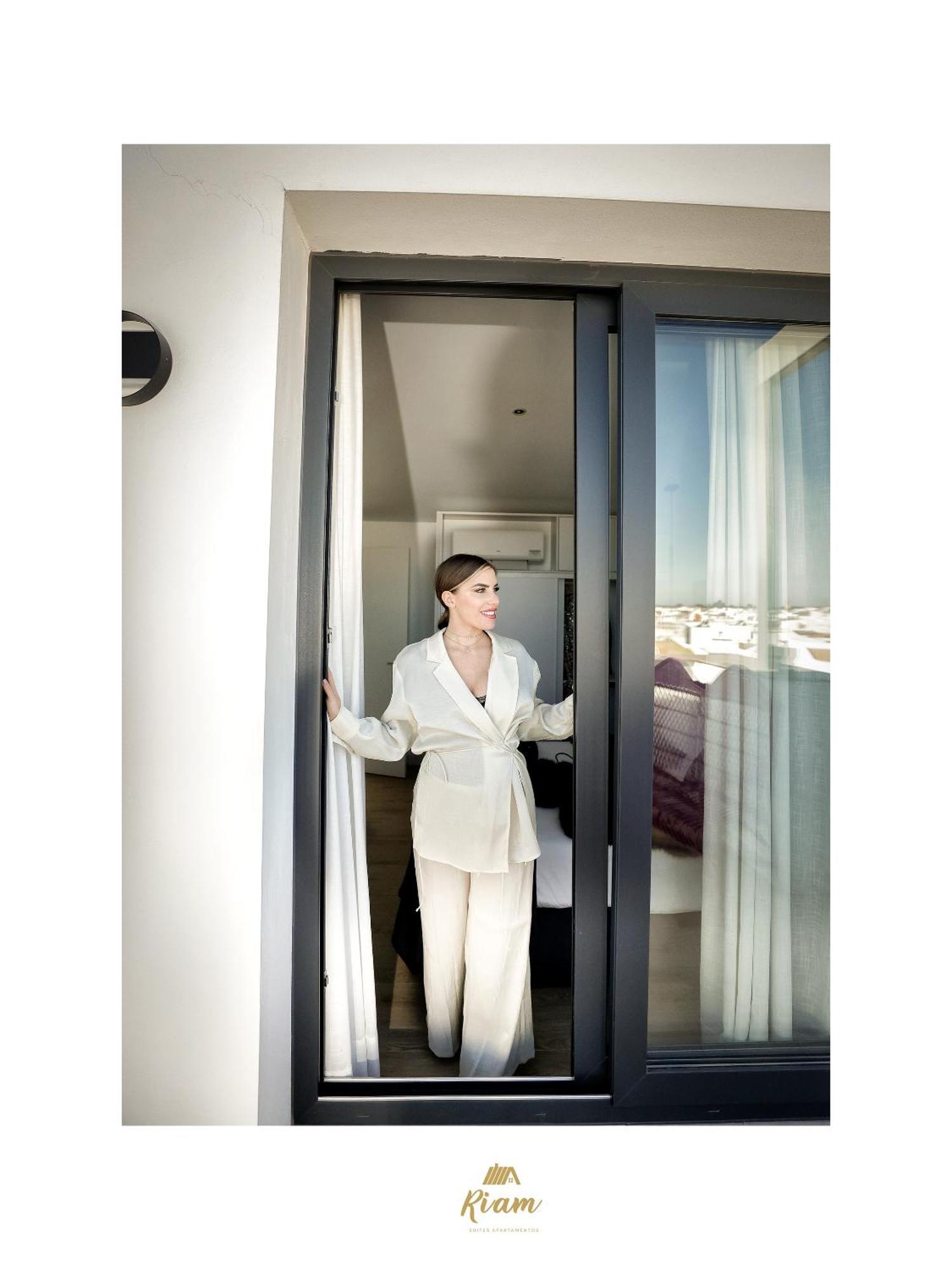 Riam Suites Apartamentos Los Palacios Y Villafranca Luaran gambar